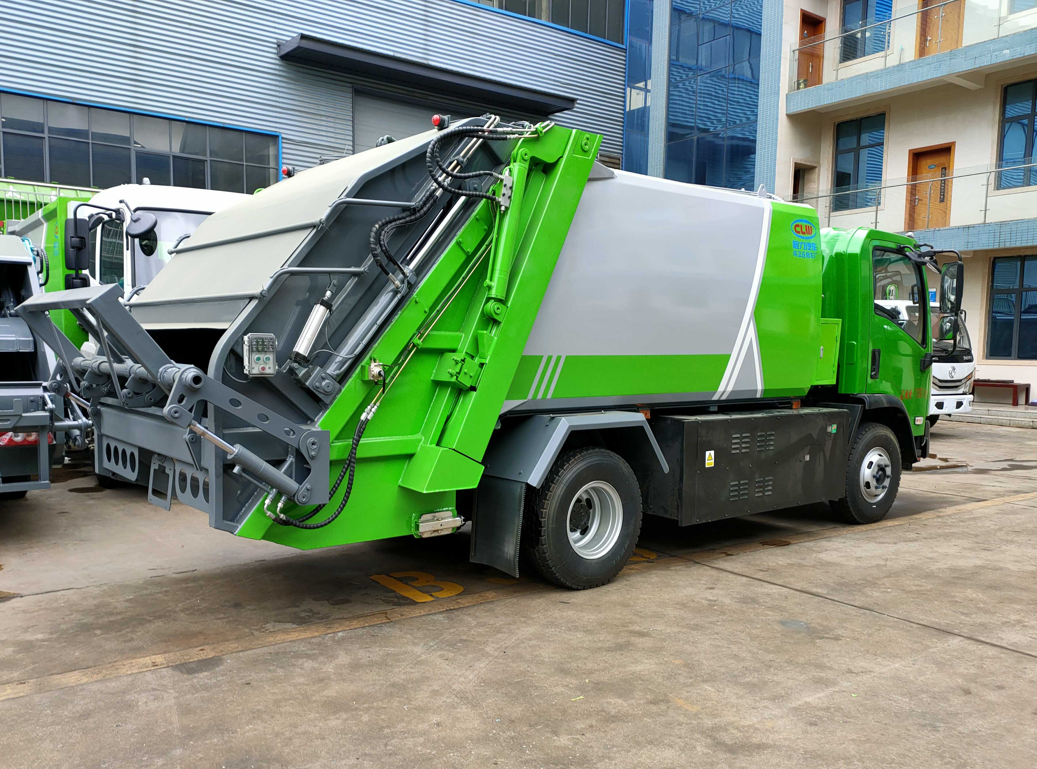 宇通8方純電動(dòng)壓縮式垃圾車(chē)圖片5