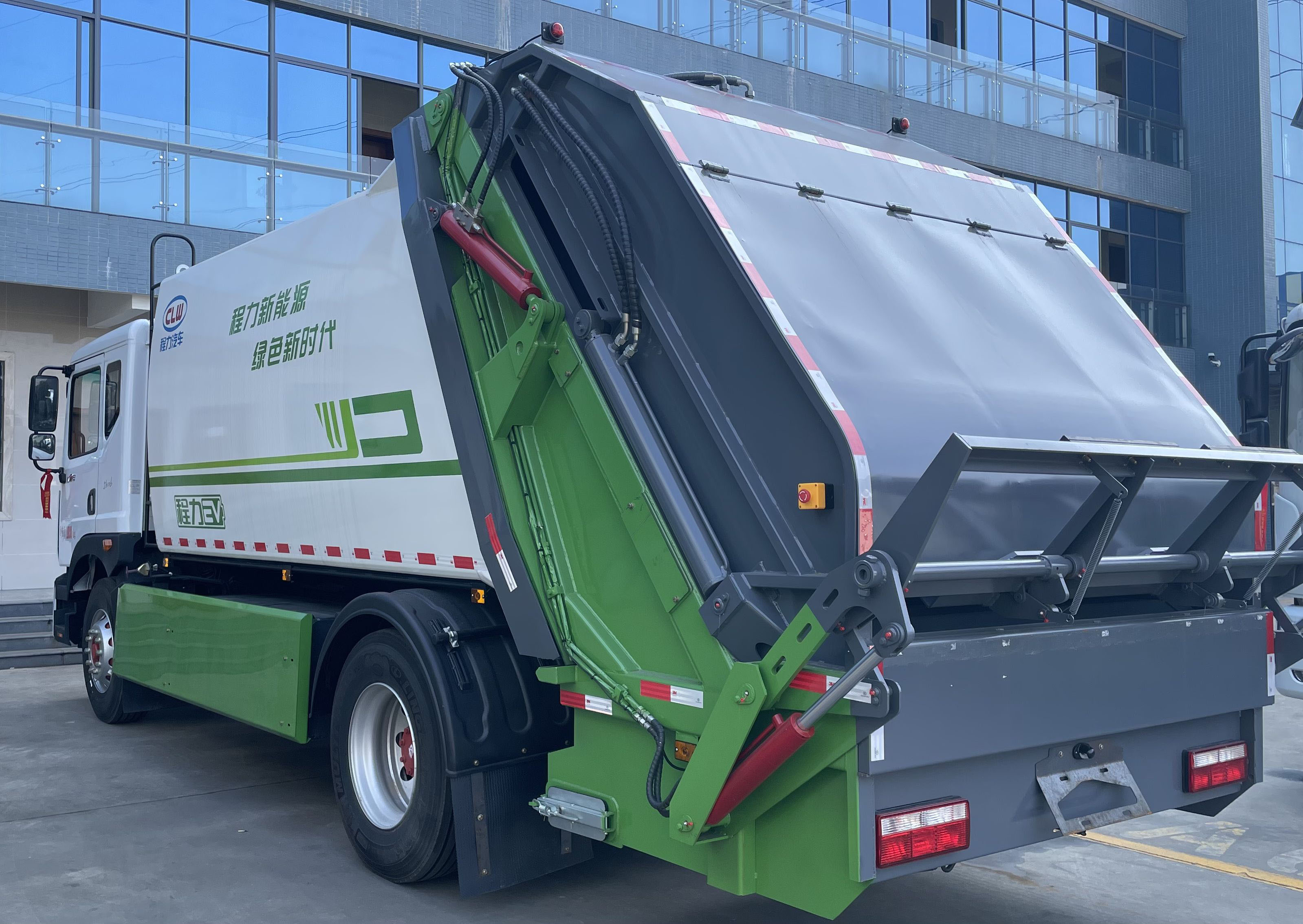 東風(fēng)凱普特12方純電動壓縮垃圾運(yùn)輸車圖片4