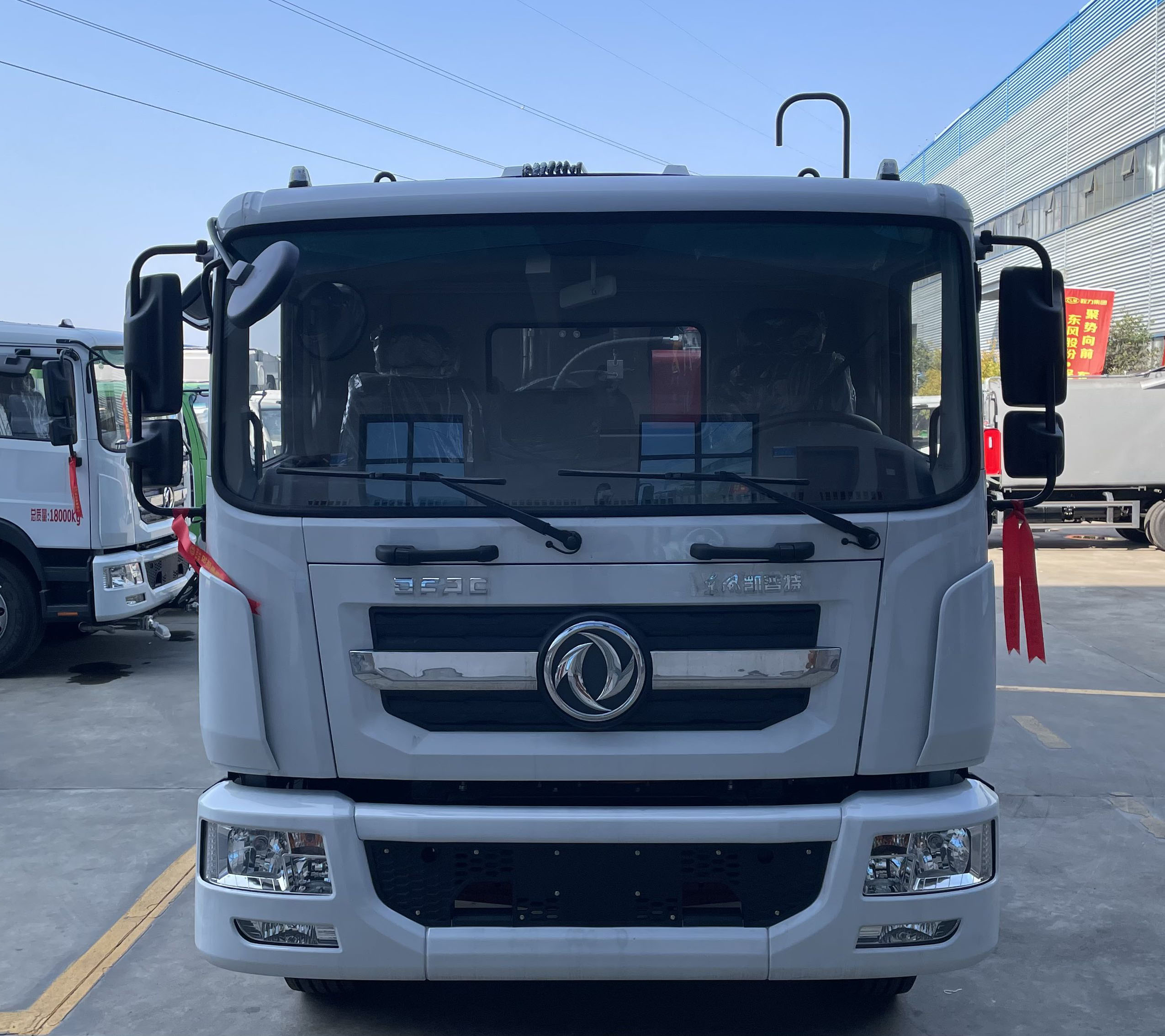 東風(fēng)凱普特12方純電動壓縮垃圾運(yùn)輸車圖片2