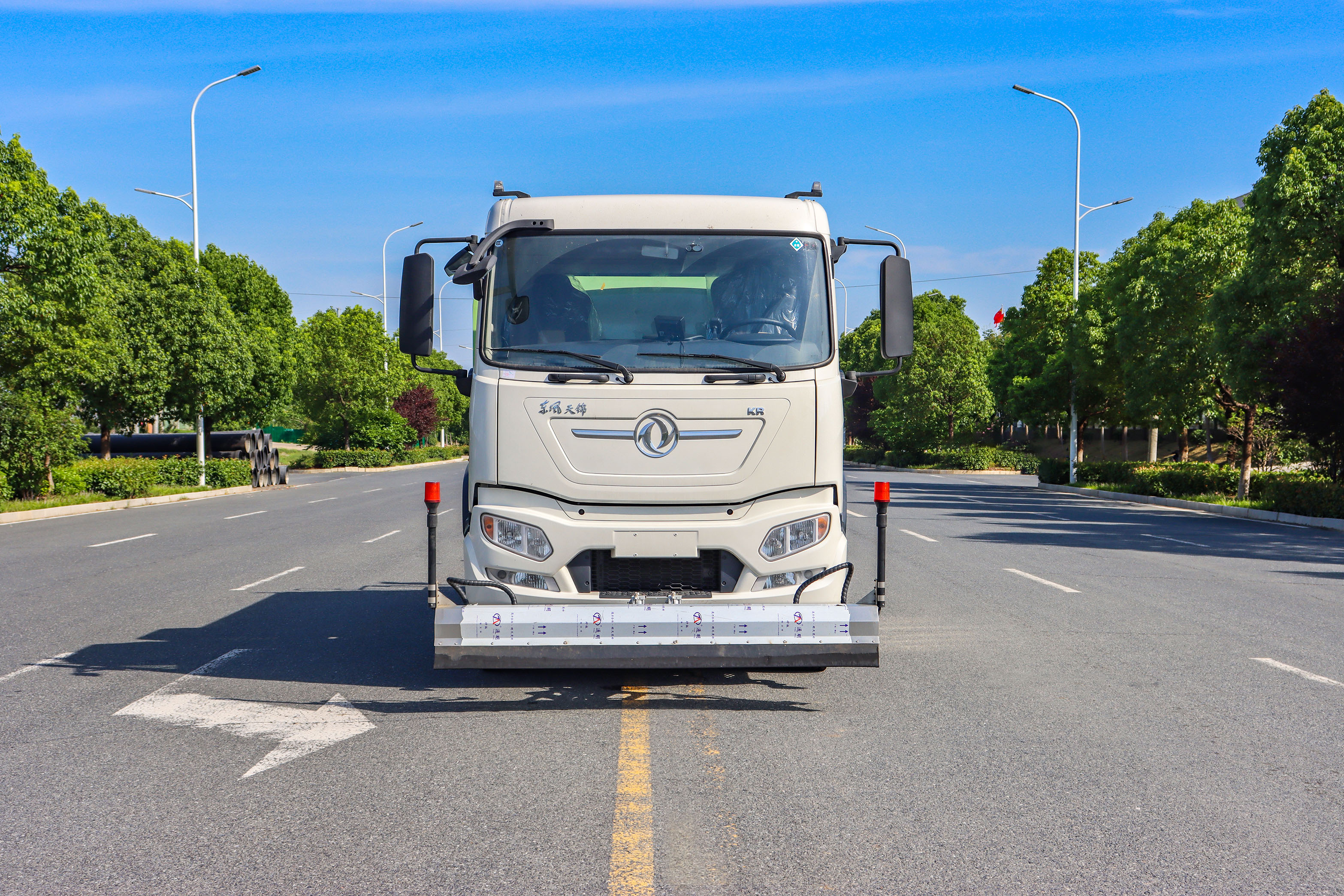 東風(fēng)天錦純電動9.9方高端灑水車圖片2