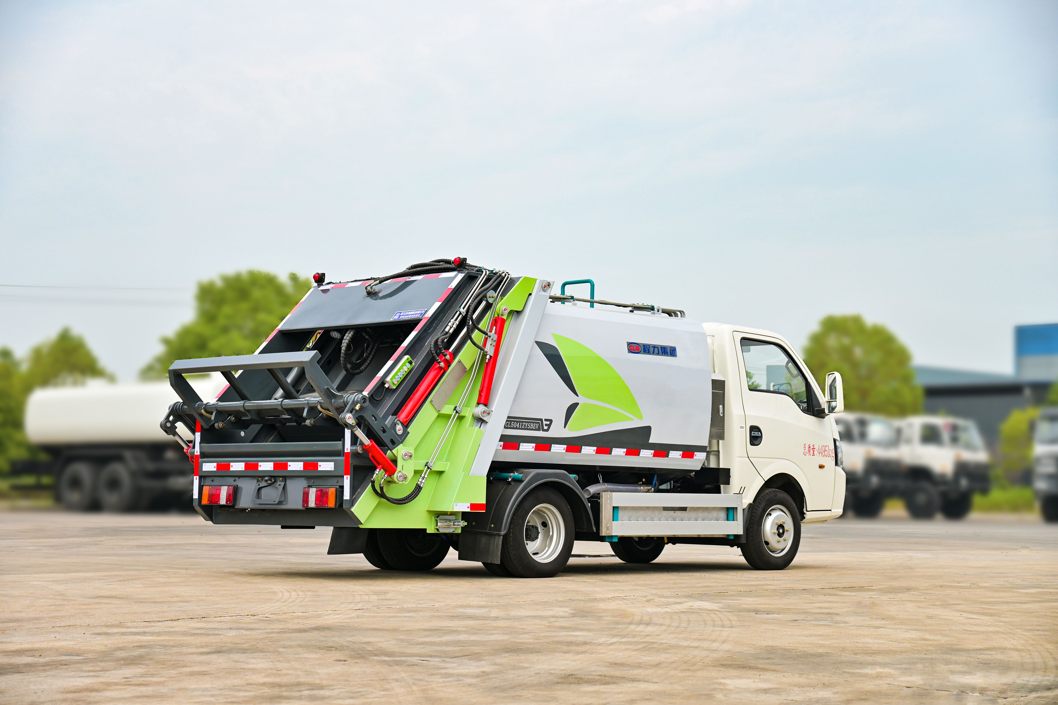 東風(fēng)華神純電動4方高端壓縮垃圾車圖片4