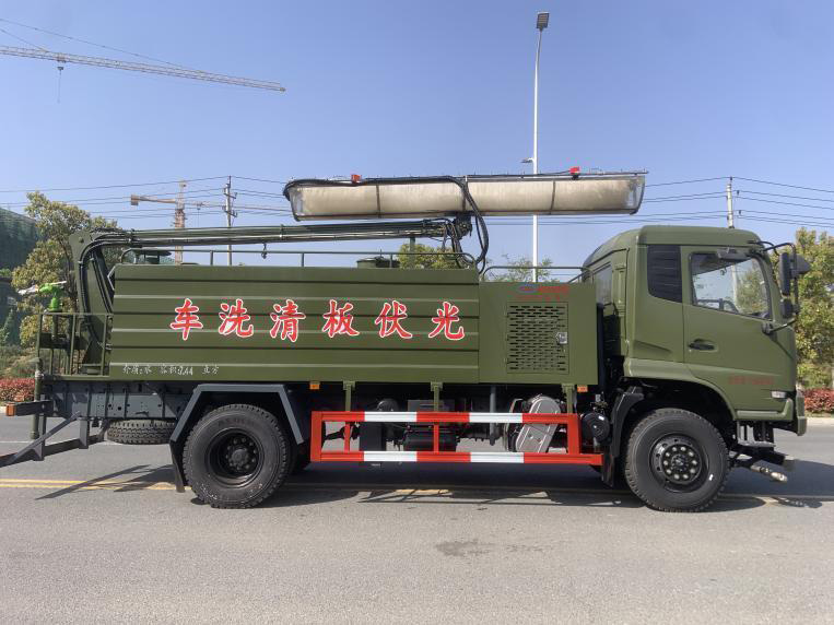 東風(fēng)天錦四驅(qū)4X4光伏板清洗車(chē)圖片3