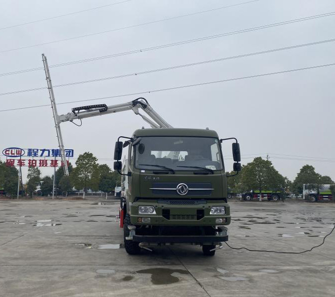 東風天錦六驅6X6光伏板清洗車圖片2