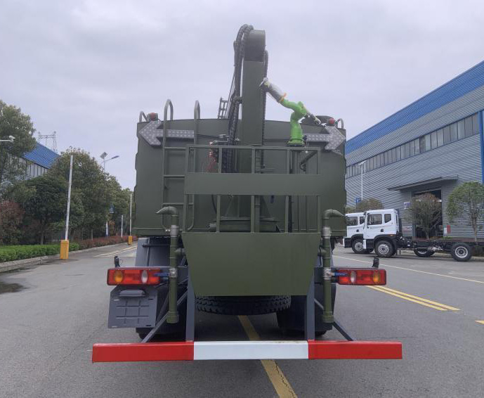 東風(fēng)天錦四驅(qū)4X4光伏板清洗車(chē)圖片5