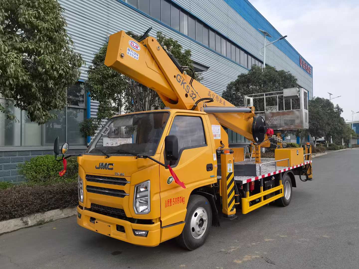 江鈴順達32米直臂高空作業(yè)車