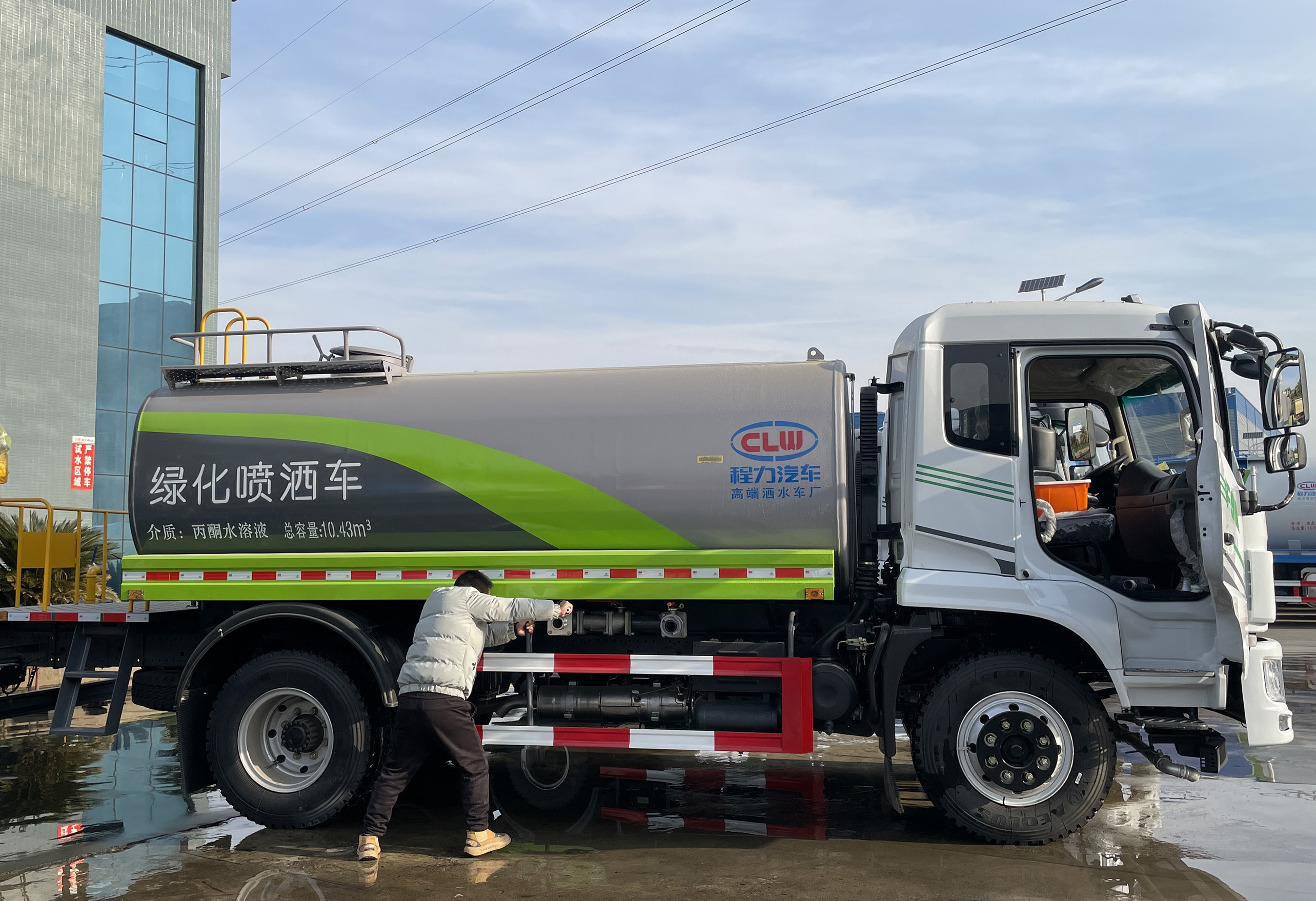 新款東風福瑞卡10-11方綠化噴灑灑水車圖片3